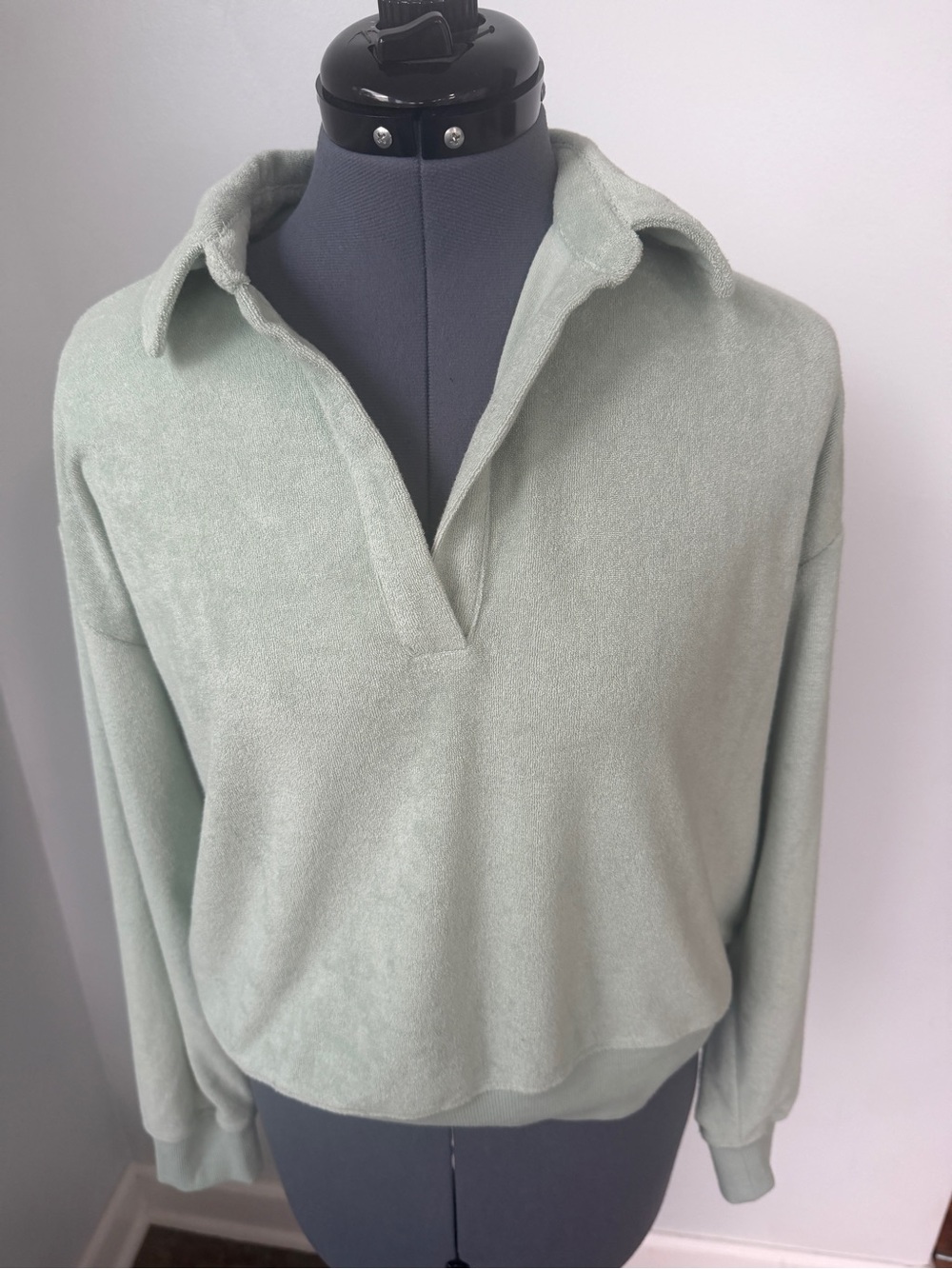 Z SUPPLY Sz Medium Cropped
Terry Cloth Breanna Sweatshirt - Jadeite Green NWT